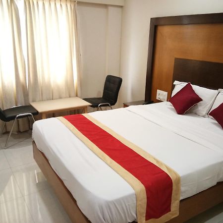 Hlv Grand Inn Bangalore Extérieur photo