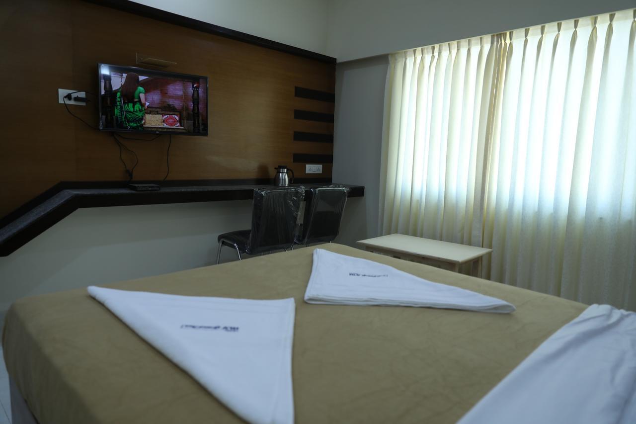 Hlv Grand Inn Bangalore Extérieur photo