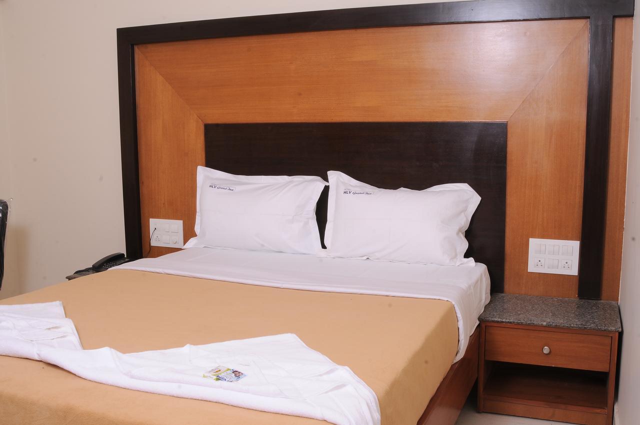 Hlv Grand Inn Bangalore Extérieur photo