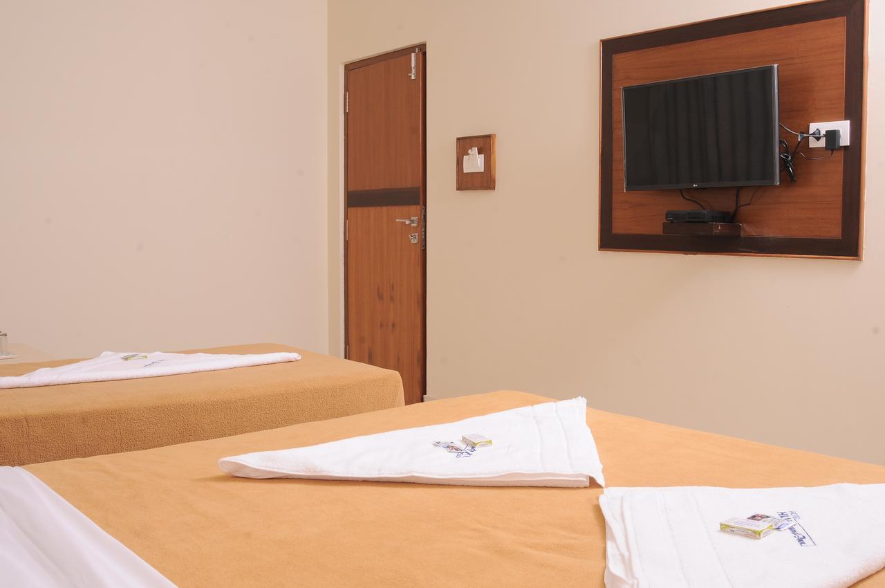 Hlv Grand Inn Bangalore Extérieur photo