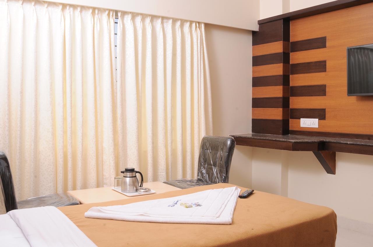 Hlv Grand Inn Bangalore Extérieur photo