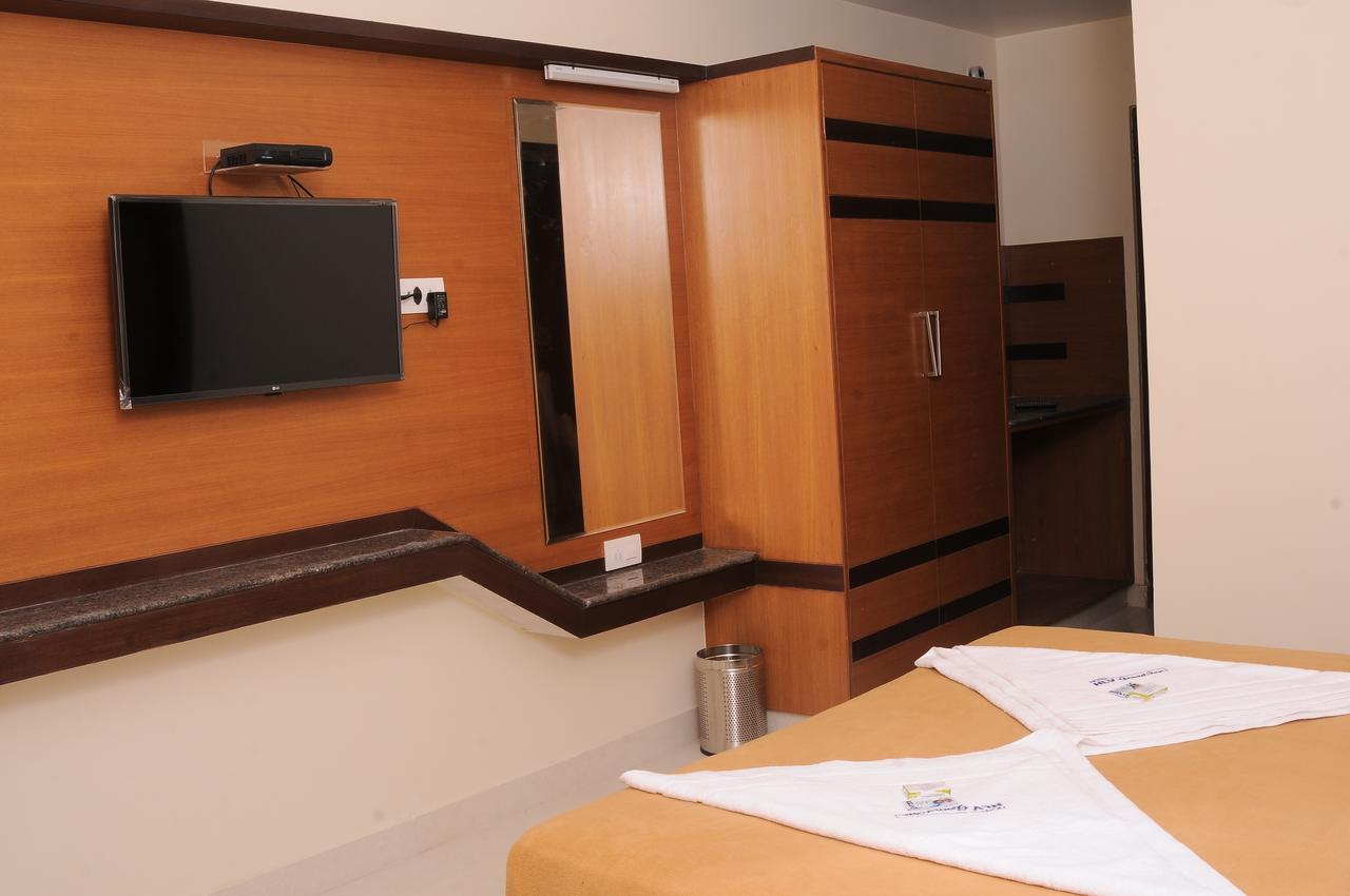 Hlv Grand Inn Bangalore Extérieur photo