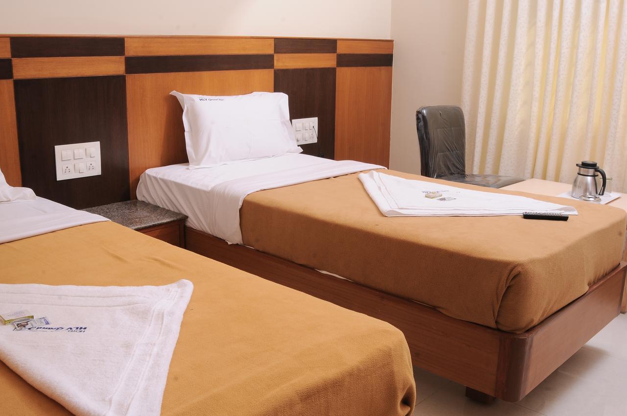 Hlv Grand Inn Bangalore Extérieur photo