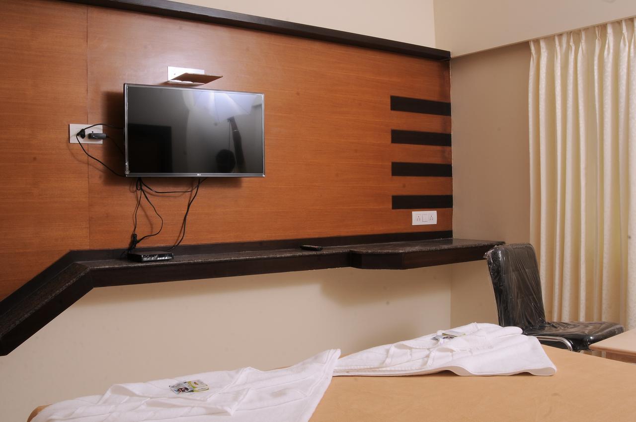 Hlv Grand Inn Bangalore Extérieur photo