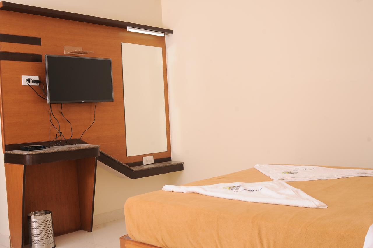 Hlv Grand Inn Bangalore Extérieur photo