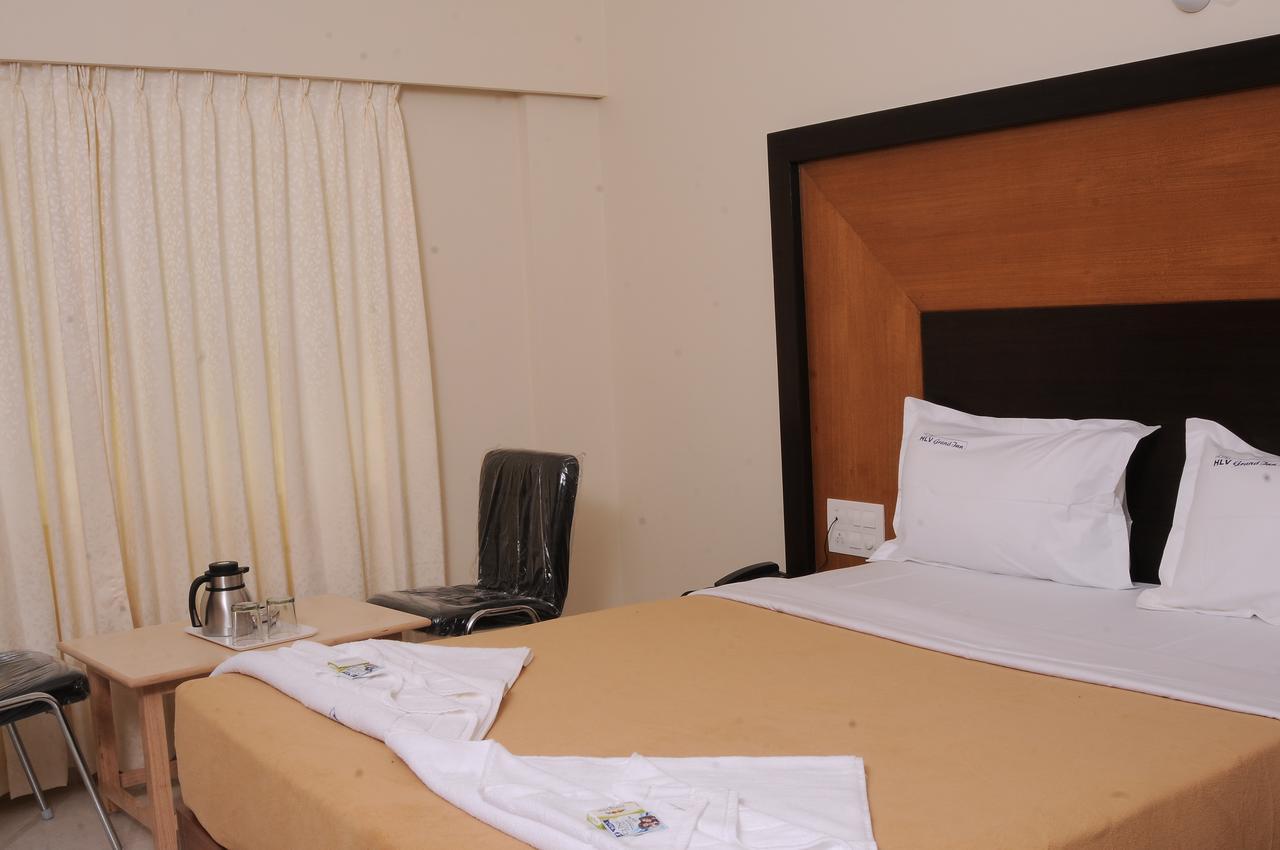 Hlv Grand Inn Bangalore Extérieur photo