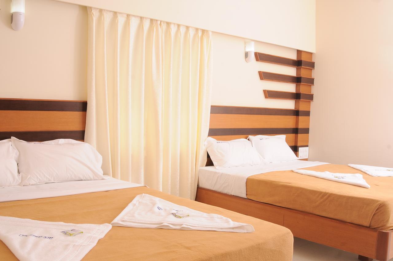 Hlv Grand Inn Bangalore Extérieur photo