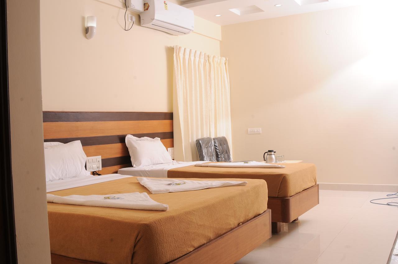 Hlv Grand Inn Bangalore Extérieur photo