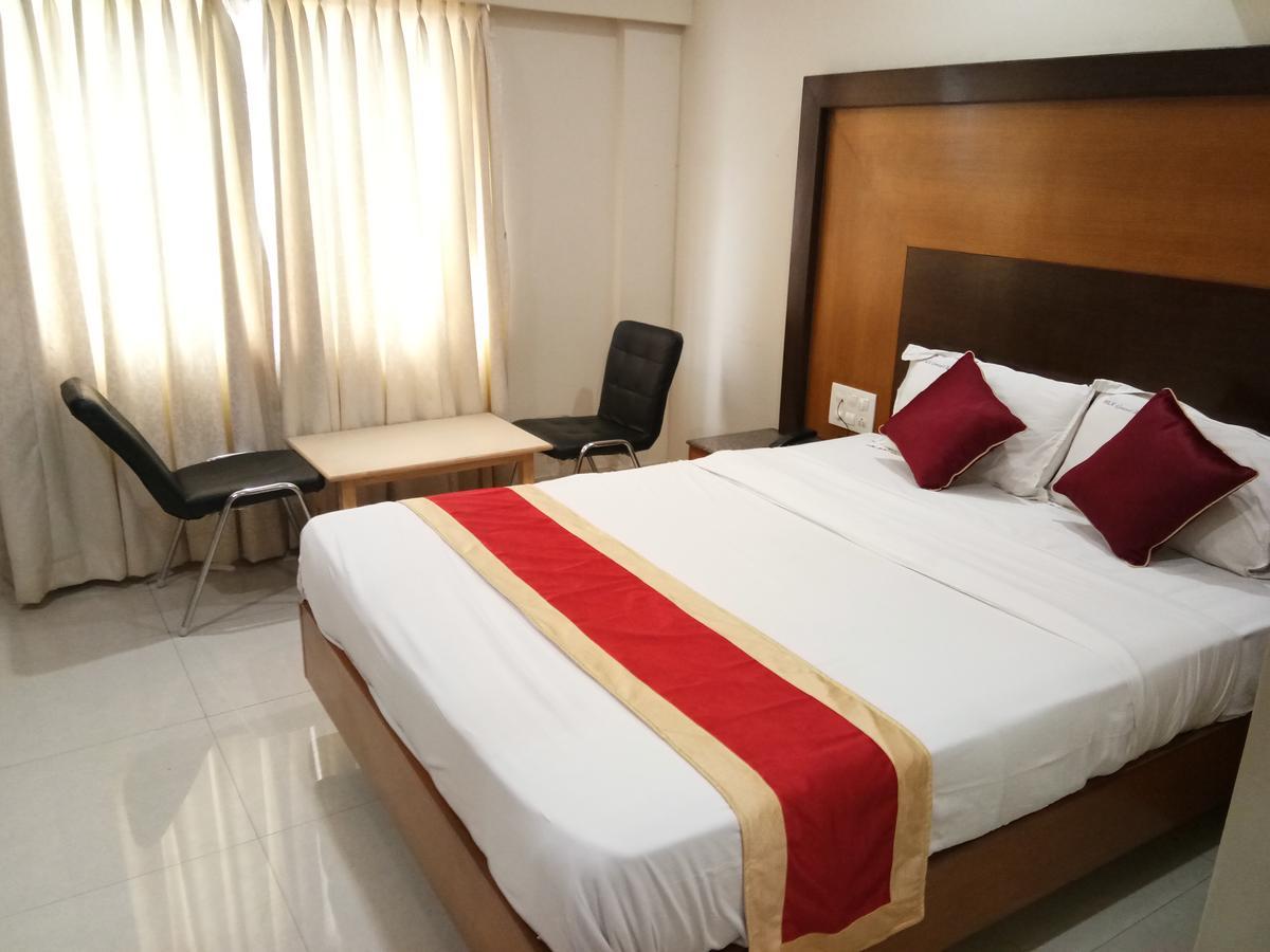 Hlv Grand Inn Bangalore Extérieur photo