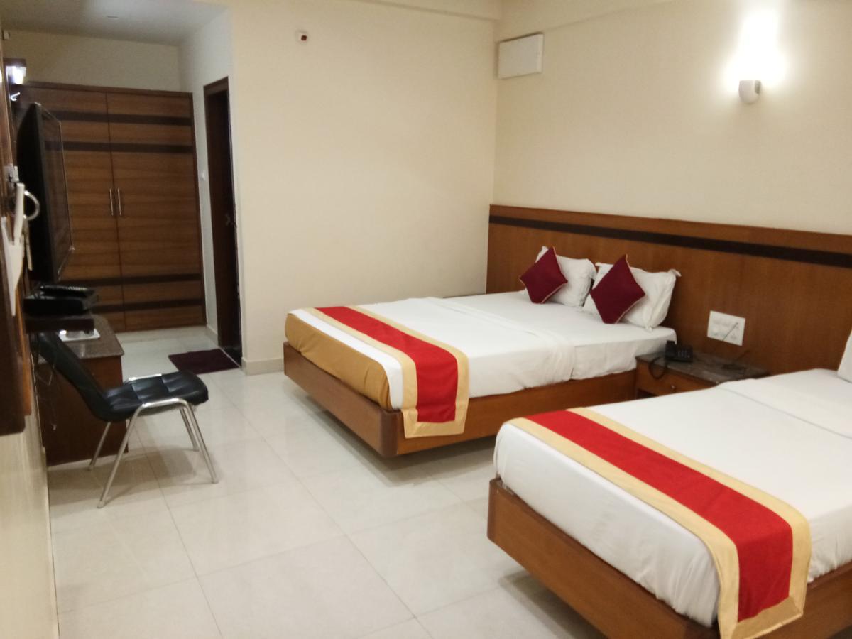Hlv Grand Inn Bangalore Extérieur photo