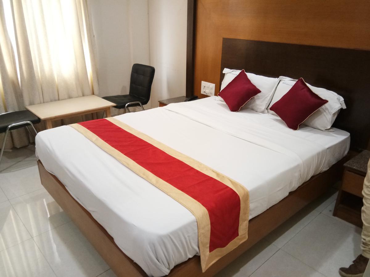 Hlv Grand Inn Bangalore Extérieur photo