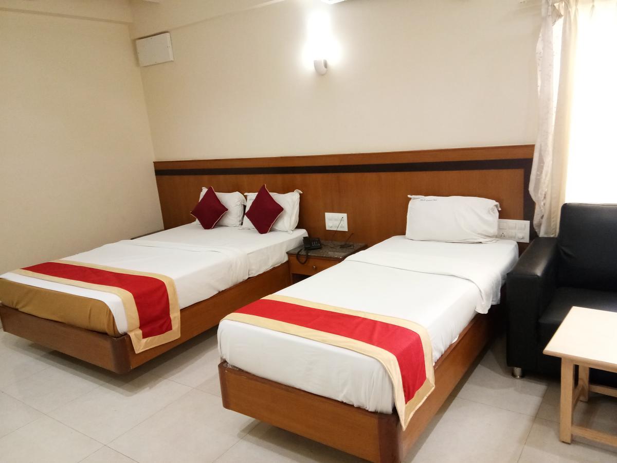 Hlv Grand Inn Bangalore Extérieur photo